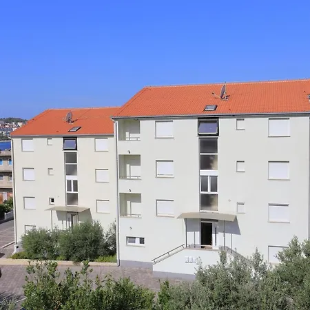 Seaside With A Swimming Pool Okrug Gornji, Ciovo - 5960 * Трогир