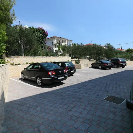 Seaside With A Swimming Pool Okrug Gornji, Ciovo - 5960 Apartment *